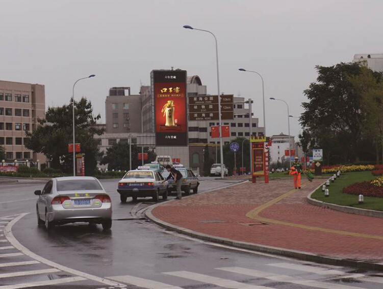 大连迎客路与南林路交汇路段LED屏 编号：JZCM-LN-009
