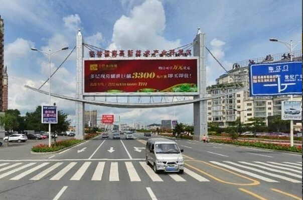 吉林吉林市交通路网媒体临江门大桥南侧深圳街北段跨街天桥LED编号：JZCM-DB-001
