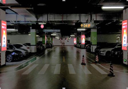 江苏南京市火车媒体南京南站到达P3停车场提示架顶灯箱编号：F1302
