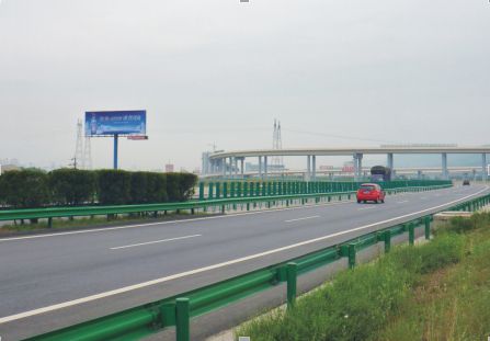 连霍高速（西宝高速）陇汉高速立交东南角K305+200  单立柱  编号：YTCM-020