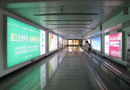 乌鲁木齐 机场T2到达层西支廊墙面灯箱灯箱 编号：WLMQ-APT2-J01~07/J11~14