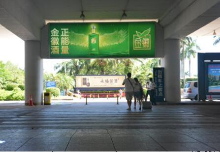 海口机场  一层到达门口  灯箱  编号：HN-AP-C1B