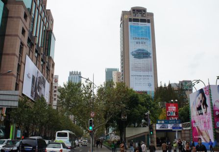 上海市商场媒体淮海路百盛楼体大牌编号：RY-001