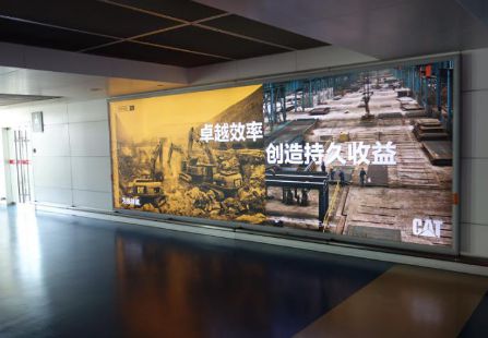 武汉天河国际机场国内到达通廊  灯箱 编号：WH-D33、WH-D34