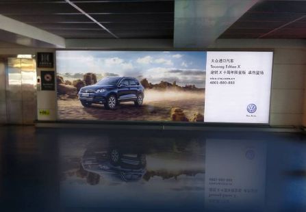 武汉天河国际机场国内到达通廊  灯箱  编号：WH-D13. WH-D16