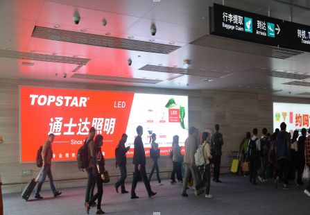 厦门机场 一楼行李提取厅到达扶梯下 LED 编号：YSW-XM-APT4-F1DB-EW01