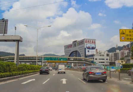 广东深圳市交通路网媒体北环大道深圳汽车站东面墙体大牌编号：DOV-SZ-011