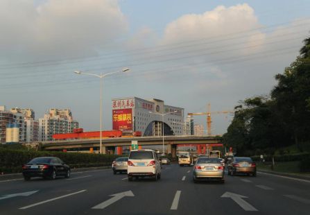 广东深圳市交通路网媒体北环大道深圳汽车站西面墙体大牌编号：DOV-SZ-012