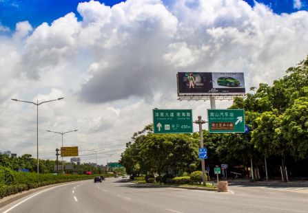 广东深圳市交通路网媒体北环大道与月亮湾交汇处北行立柱编号：DOV-SZ-013