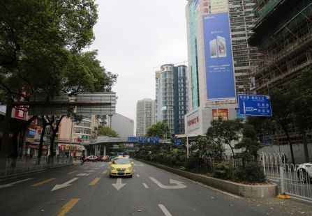 广东深圳市写字楼媒体东门步行街华佳大厦南侧楼体大牌编号：DOV-SZ-016
