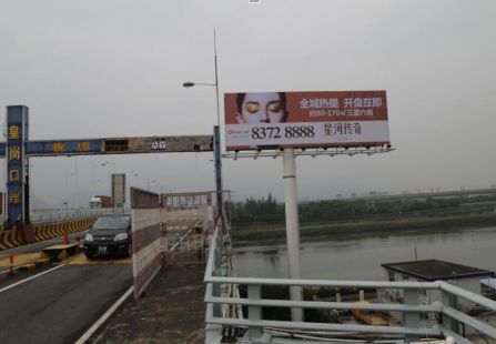 广东深圳市交通路网媒体皇岗口岸桥头立柱编号：DOV-SZ-020