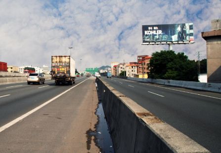 广深高速公路南行K61＋200米 “T”牌 编号：DOV-SZ-035