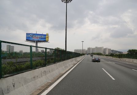 广深高速东莞段南行K68+550 “T”牌 编号：DOV-SZ-036