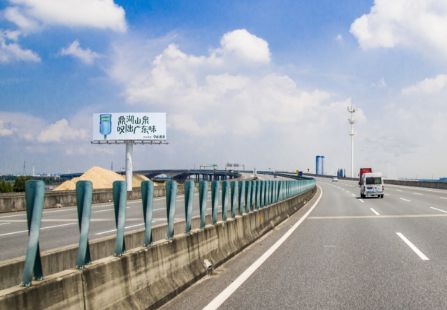 广深沿江高速南行立沙岛互通K26+650 单立柱 编号：DOV-SZ-061
