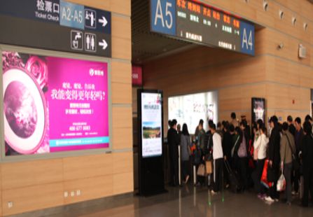 湖南长沙市火车站媒体长沙南站检票口位置灯箱编号：FR-CS-012