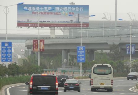 陕西省西安市机场媒体咸阳国际机场东进出必经之路 立柱 编号：YSW-XA-AP-0007A/B