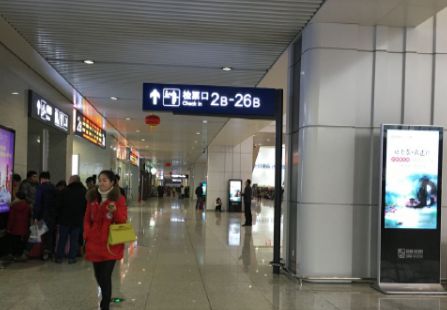 重庆市火车站媒体重庆北站北广场媒体-候车厅各检票口左右两侧及侧面刷屏机编号：CQB-SPJ1~SPJ38