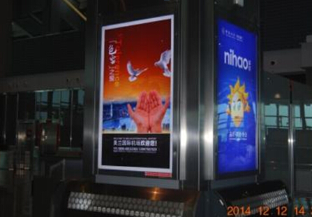 海口机场 国际楼跨区域 柱体灯箱 编号：HN-AP-IO1/IO2