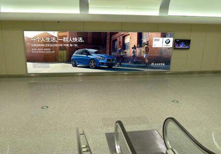 兰州 中川国际新机场  国内行李提取大厅下电梯正迎面  室内灯箱  编号：LZD17-1、LZD17-2