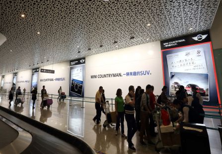 广东深圳市机场媒体深圳机场二层行李大厅墙体灯箱+墙贴编号：YSW-SZ-AP2-F2DB-LW07～12