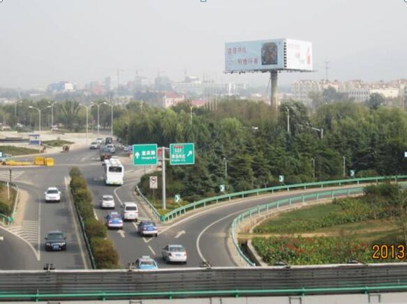 山东青岛市机场媒体青岛机场迎宾路与重庆路交界口立柱编号：LHLT-QD-002