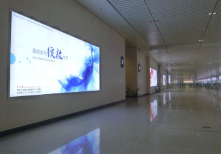 郑州东站 一层出站大厅 灯箱 编号：DHQMT-ZZD-014