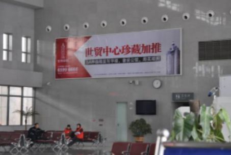 巩义南站 候车大厅 灯箱 编号：DHQMT-GYN-001