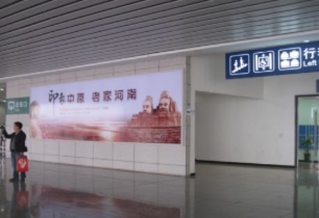 洛阳龙门站 一层迎宾大厅（面朝广场） 灯箱 编号：DHQMT-LYLM-011