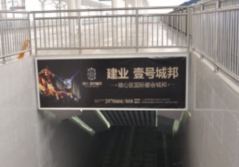 三门峡南站 出站下行楼梯门楣 灯箱 编号：DHQMT-SMXN-006