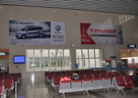 灵宝西站 进站候车大厅南北两侧 灯箱 编号：DHQMT-LBX-001