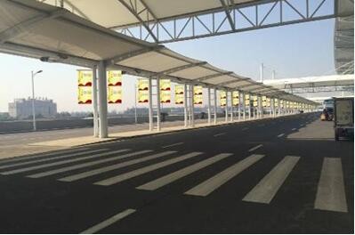 石家庄 机场二层旅客迎客大厅外 道旗灯箱 编号：GCCM-YQDQ-01