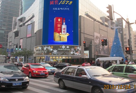 上海市商场媒体南京东路与河南中路交汇宏伊国际广场墙体LED编号：ZSCM-SH-010