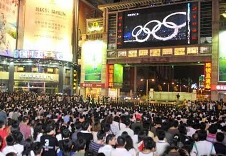 广州  荔湾区上下九步行街广场牌楼上方 LED    编号：ZSCM-GZ-012