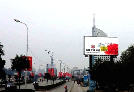 鄂州   凤凰路，凤凰广场      LED    编号：ZSCM-EZ-068