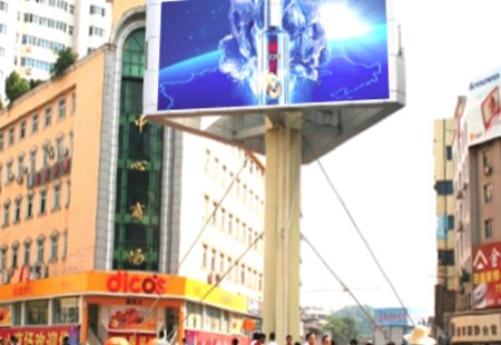恩施   舞阳大道中段，舞阳大桥      LED    编号：ZSCM-ES-069