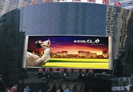株洲  解放大道与和平南路交汇处，华天大酒店       LED    编号：ZSCM-ZZ-070