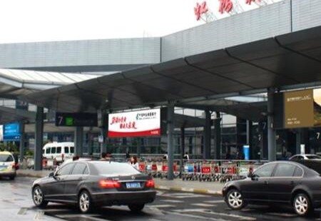 上海市机场媒体虹桥机场户外出发双面灯箱套装2(双面灯箱②)灯箱编号：DACM-SH-010