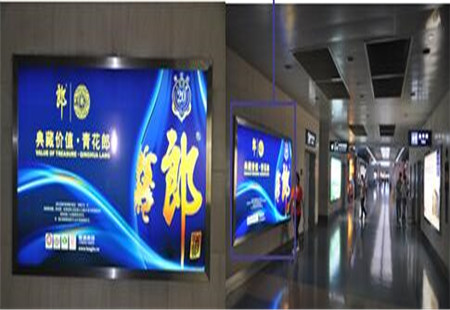 重庆市机场媒体重庆江北国际机场航站楼出发层隔离区B、C指廊（三层）灯箱编号：AM-CQ-008