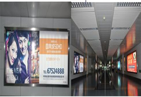 重庆市机场媒体重庆江北国际机场航站楼到达层C指廊东头立柱（二层）灯箱编号：AM-CQ-036