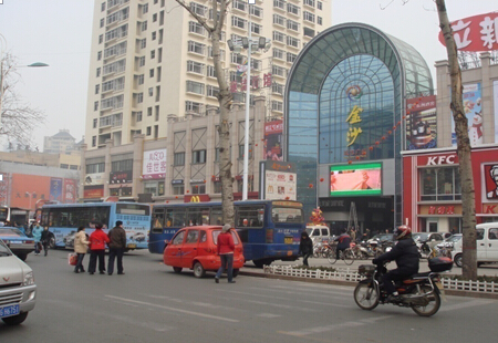 山东潍坊 青年路与人民路交汇处 LED 编号:GDHWCM-WF-009