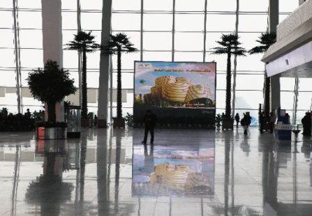 武汉天河国际机场 T2航站楼出发大厅两侧安检通道入口 LED  编号：LQ-WH-001 