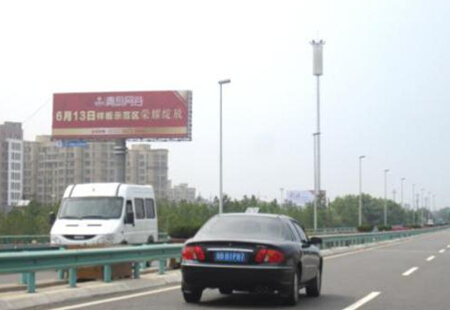 山东青岛市交通路网媒体青岛机场路与黑龙江北路相汇流亭立交桥南300米立柱编号：LHLT-QD-009