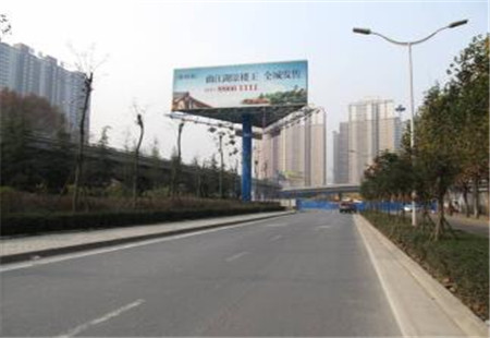 陕西西安市交通路网媒体户外广告 南二环东头建工路路口中间空地内立柱编号：HSZY-XA-027