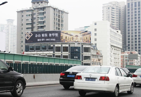 上海市交通路网媒体延安高架近娄山关路（扬子江万丽大酒店）楼顶大牌 编号：CG-SH007