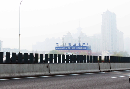 上海市交通路网媒体延安高架伊犁路近新虹桥中心花园东侧楼顶大牌编号：CG-SH011