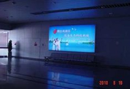 烟台 国内厅一层到达行李提取处 灯箱编号：X-04