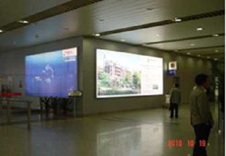 烟台 国内厅一层到达大厅出口左侧面（按人流走向） 灯箱 编号：B-03