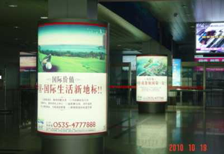 烟台 机场国内到达一层大厅 包柱灯箱 编号：GCCM-YT-Z4