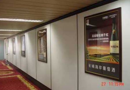 烟台K3：机场4号国内廊桥内侧移动端 K4：机场4号国内廊桥内侧固定端 看板 编号：GCCM-YT-K3-K4