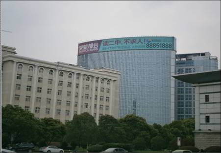 南昌 南昌市红谷滩红谷大厦楼顶 三面翻 编号：RYCM-NC-001